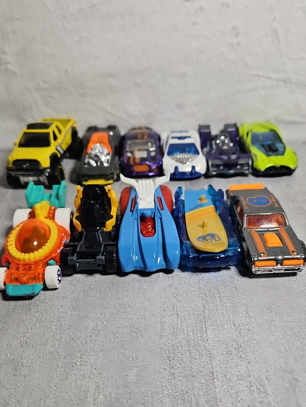11 Hot Wheels
